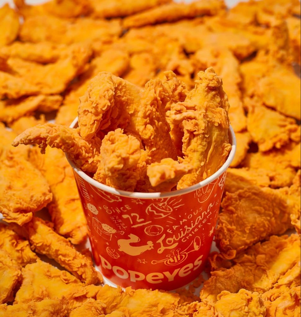 Frango grátis: Popeyes vai distribuir mini-filés em ação na Avenida Paulista