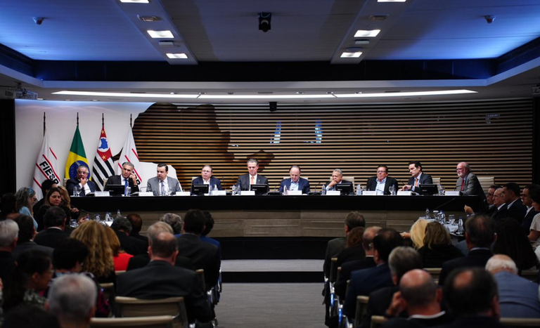 Ministro Carlos Fávaro destaca iniciativas do Plano Nacional de Fertilizantes durante reunião do Cosag