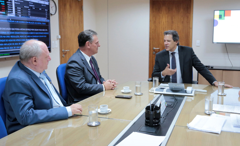 Fávaro discute desafios e perspectivas da safra brasileira em reunião com Haddad