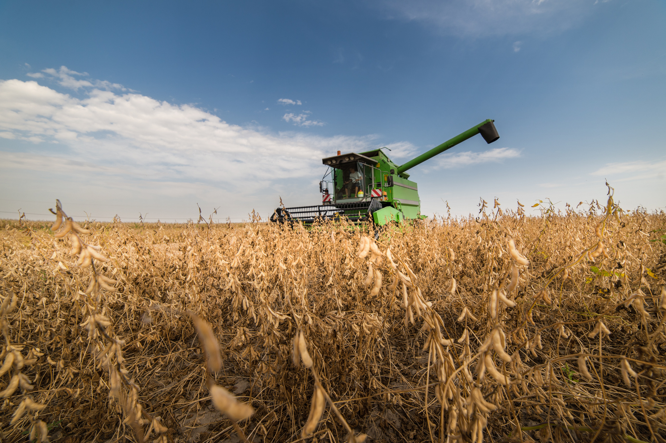Ministro propõe à China a instalação de fábrica de máquinas agrícolas no Brasil