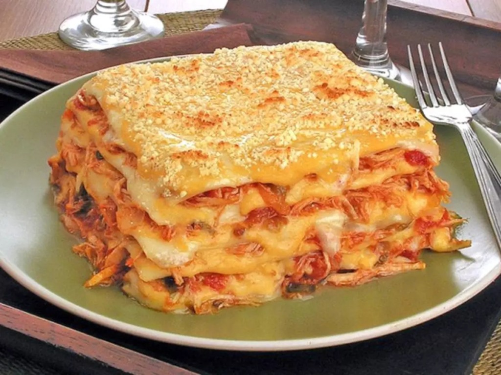 Lasanha de frango com queijo é tudo que você precisa para curtir bem o fim de semana!