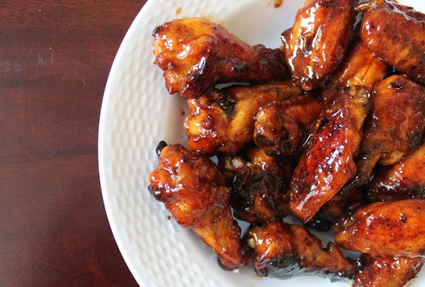 Coxinhas da asa com shoyu e mel transformam o frango em um prato irresistível!