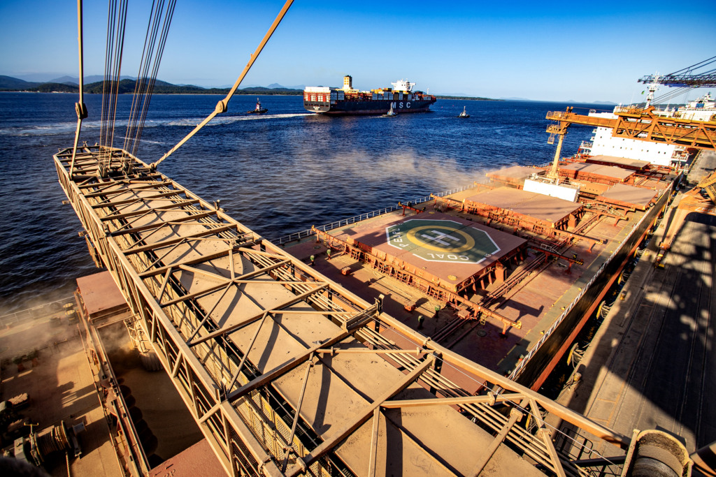 Porto de Paranaguá, no Paraná, lidera exportações do complexo soja