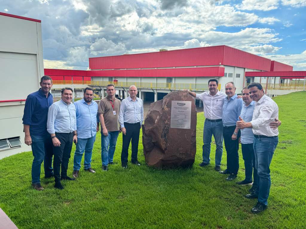 Governador do Paraná visita frigorífico da Frimesa