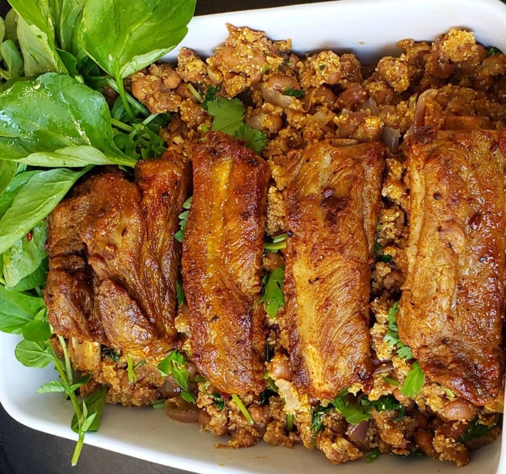 Nada melhor que um Feijão-de-corda com costelinha de porco no almoço de domingo! Confira receita