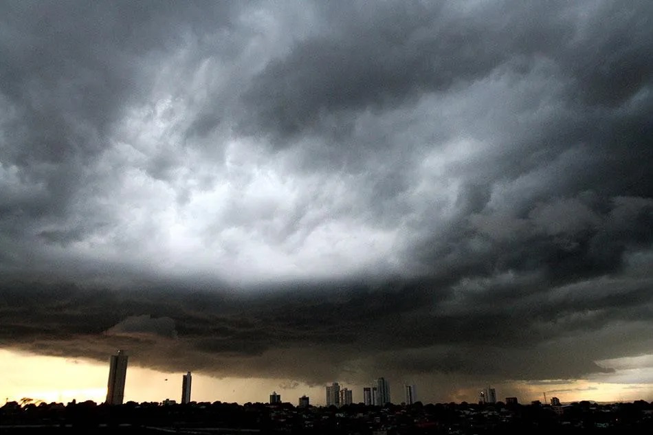 Uma frente fria está se aproximando, e espera-se uma queda nas temperaturas nos próximos dias