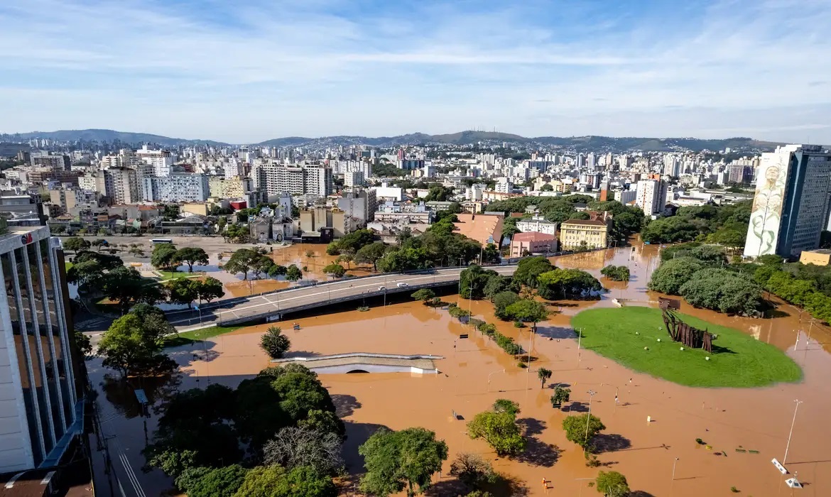 Reconstrução da infraestrutura no RS após enchentes custará R$ 19 bi, estima governador Reconstrução da infraestrutura no RS após enchentes custará R$ 19 bi, estima governador