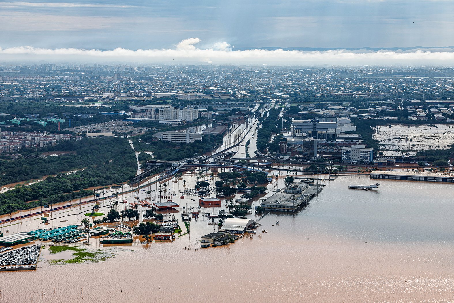 Portos do Rio Grande do Sul suspendem operações devido a inundações Portos do Rio Grande do Sul suspendem operações devido a inundações