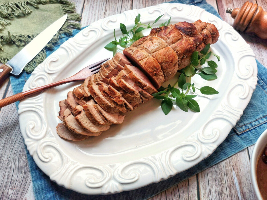 Já pensou em fazer um rosbife neste final de semana? Confira essa incrível receita de Rosbife Suíno