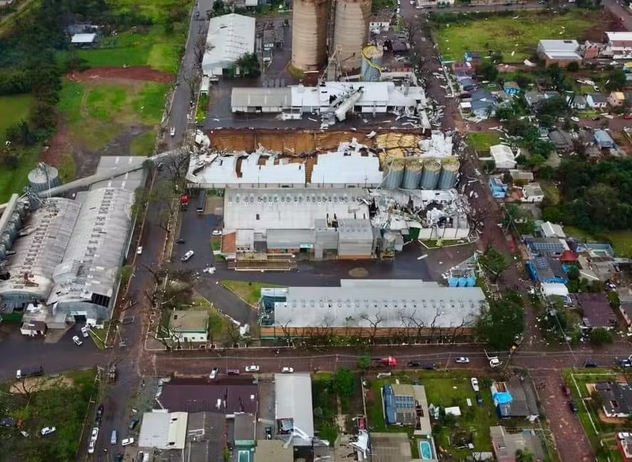 Chuva no RS causa microexplosão na sede da Coopatrigo