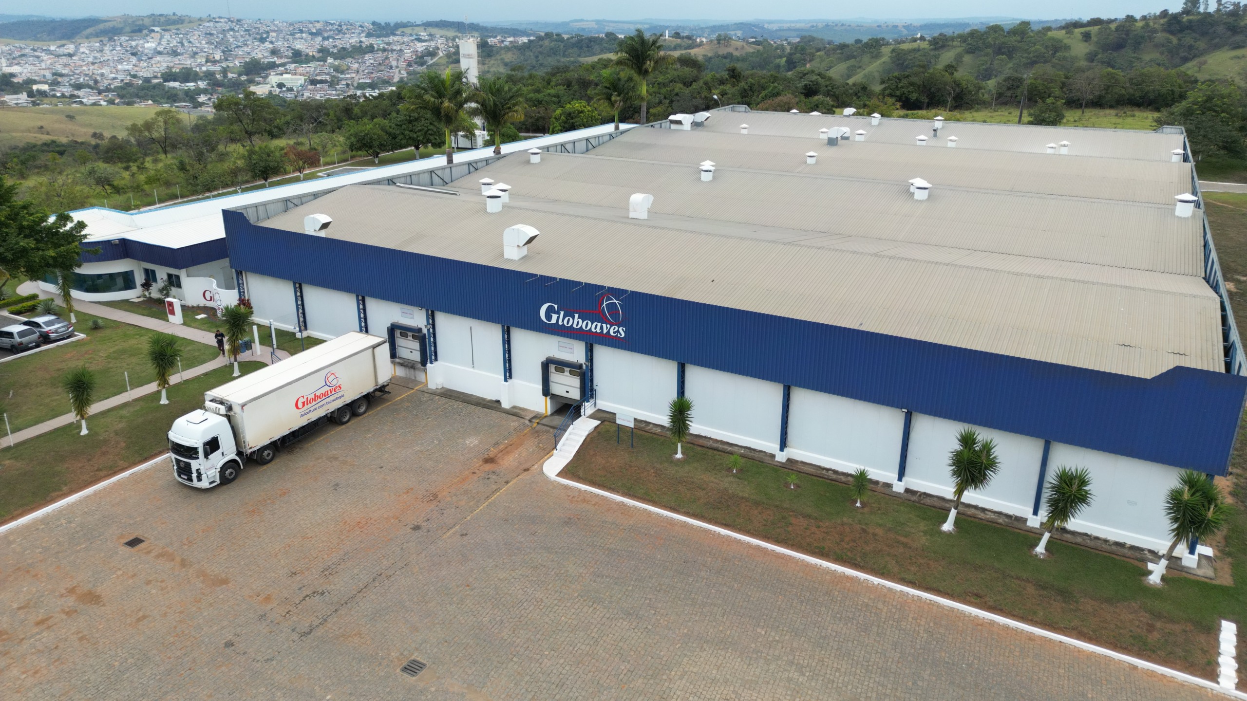 Globoaves investe na ampliação de incubatório em Formiga/MG