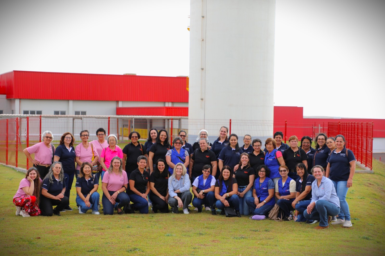 Grupos femininos visitam unidade frigorífica da Frimesa em Assis Chateaubriand (PR)