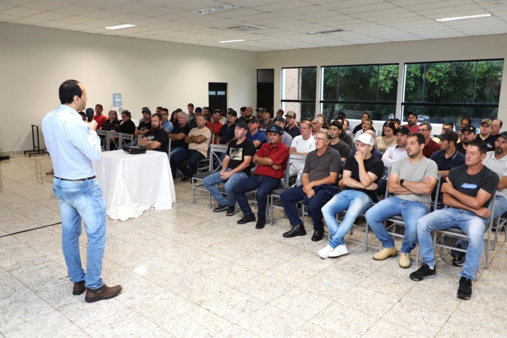 Cooperados da Copacol se capacitam no Programa Suíno Certificado Frimesa