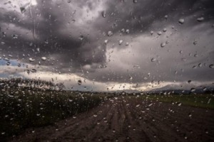 Nova frente fria traz temporais e ventos de até 90 km/h para o Sul e Sudeste