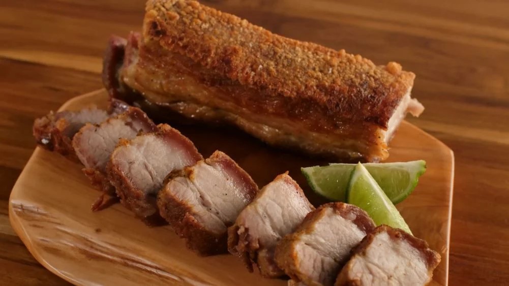 Que tal preparar esta receita rápida e saborosa de Barriga de Porco na Airfryer?