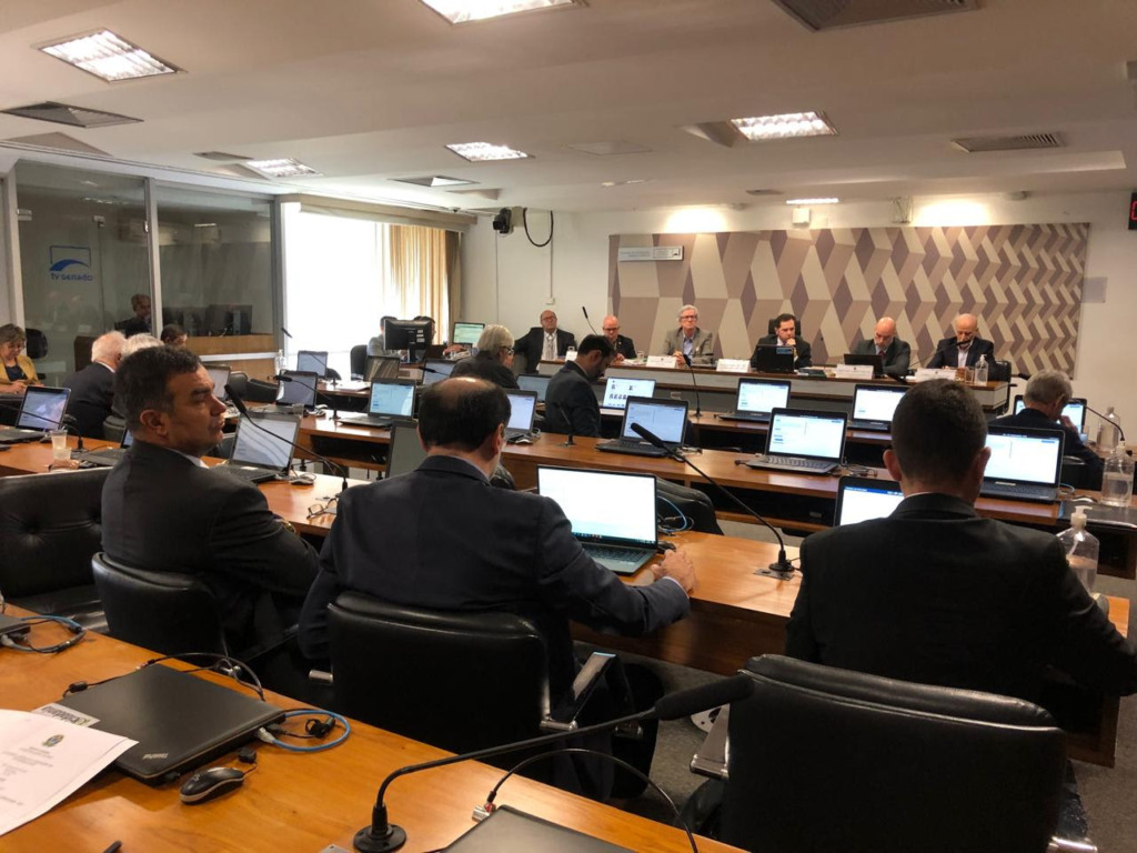 Debatedores pedem atenção sobre PEC que transforma Banco Central em empresa pública