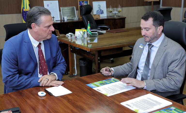 Ministro Fávaro discute propostas para desburocratização das exportações