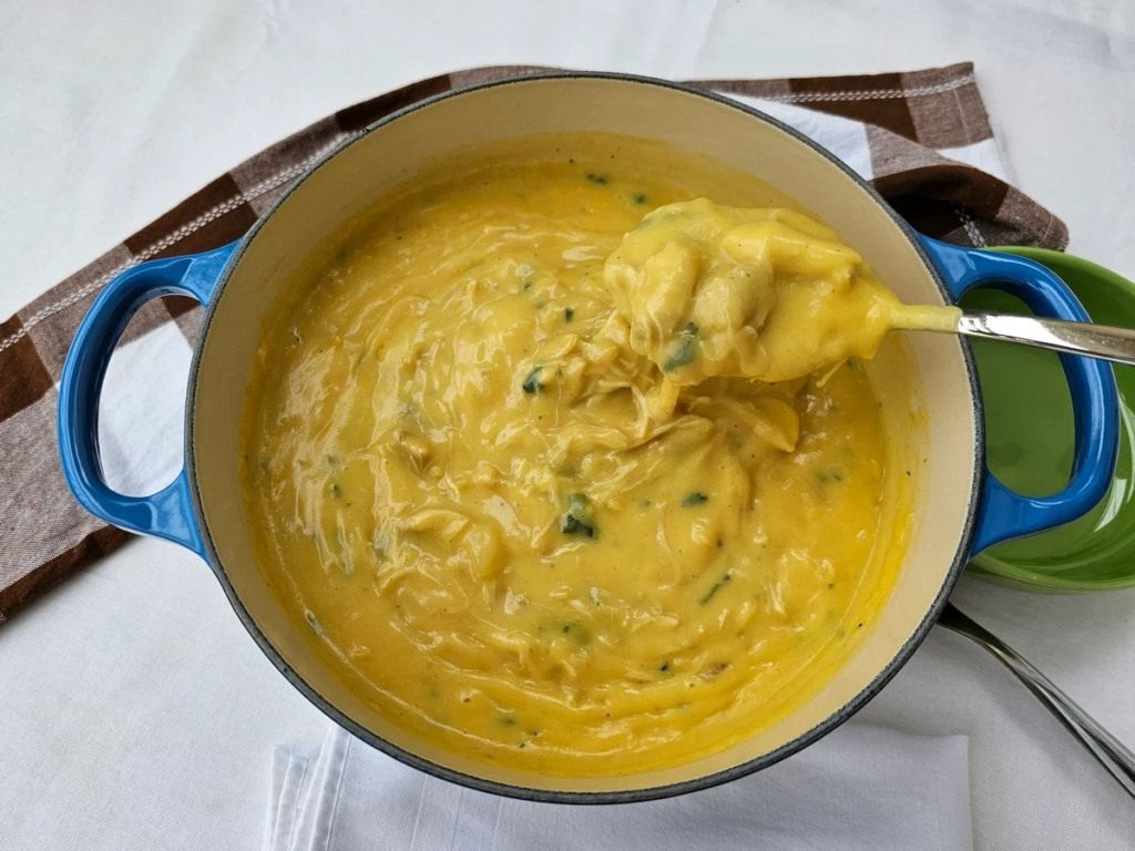 Sopa Cremosa de Mandioquinha com Frango Desfiado: Perfeita para Este Frio!
