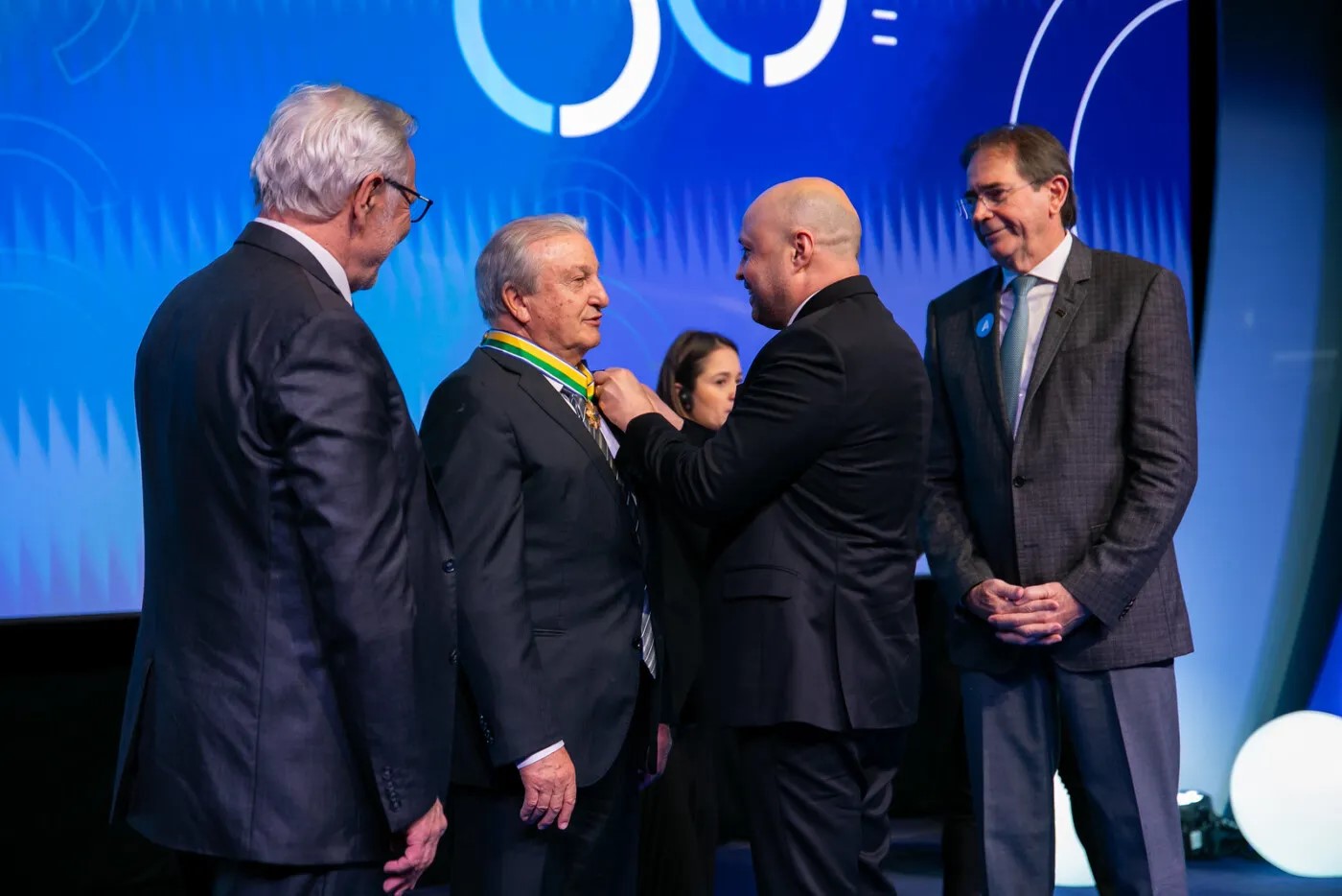 Dilvo Grolli, presidente da Coopavel, é homenageado pela Fiep com medalha da ordem do mérito industrial Dilvo Grolli, presidente da Coopavel, é homenageado pela Fiep com medalha da ordem do mérito industrial