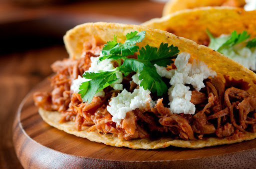 Quer um Jantar Diferente? Experimente Esta Incrível Receita de Tacos com Pernil Suíno