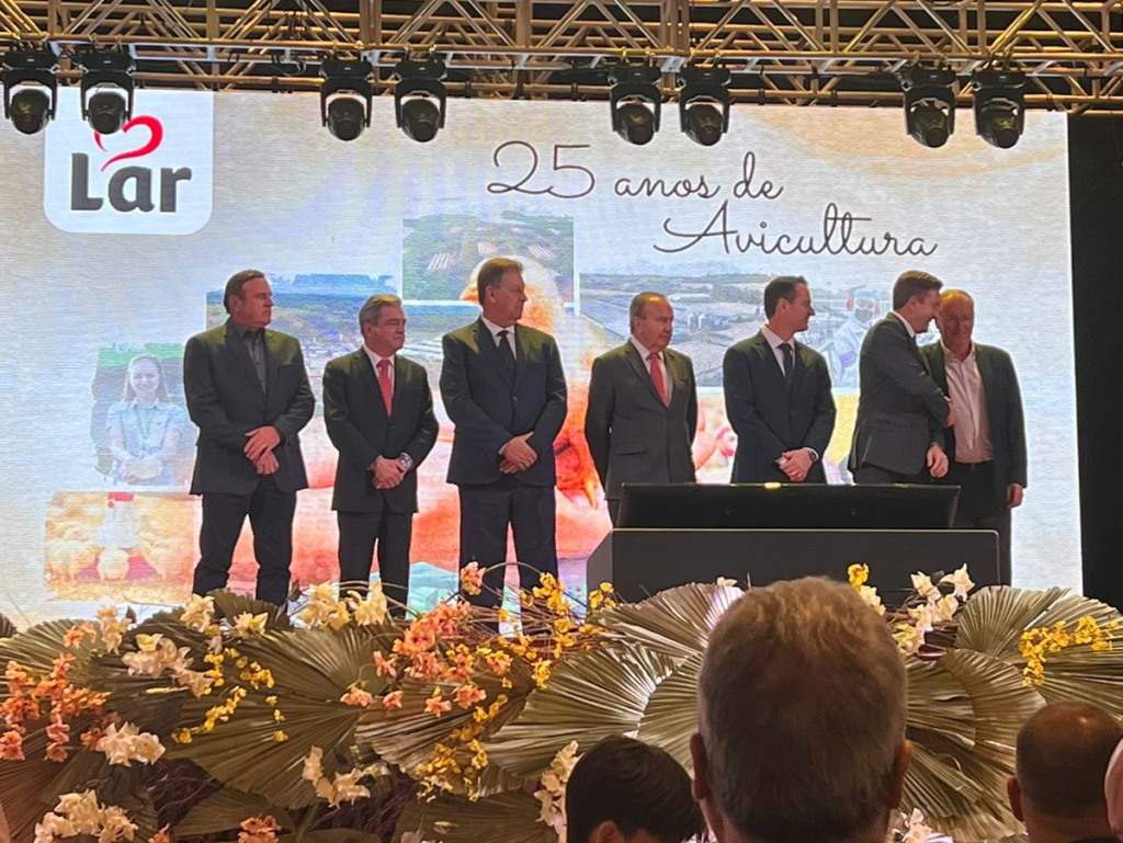 Lar Cooperativa 25 anos na avicultura: cooperar para melhorar a vida das pessoas