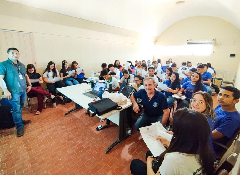 Visita estudantil ao Centro de Pesquisa em Aquicultura do DNOCS proporciona experiência educativa para alunos de Pentecoste/CE