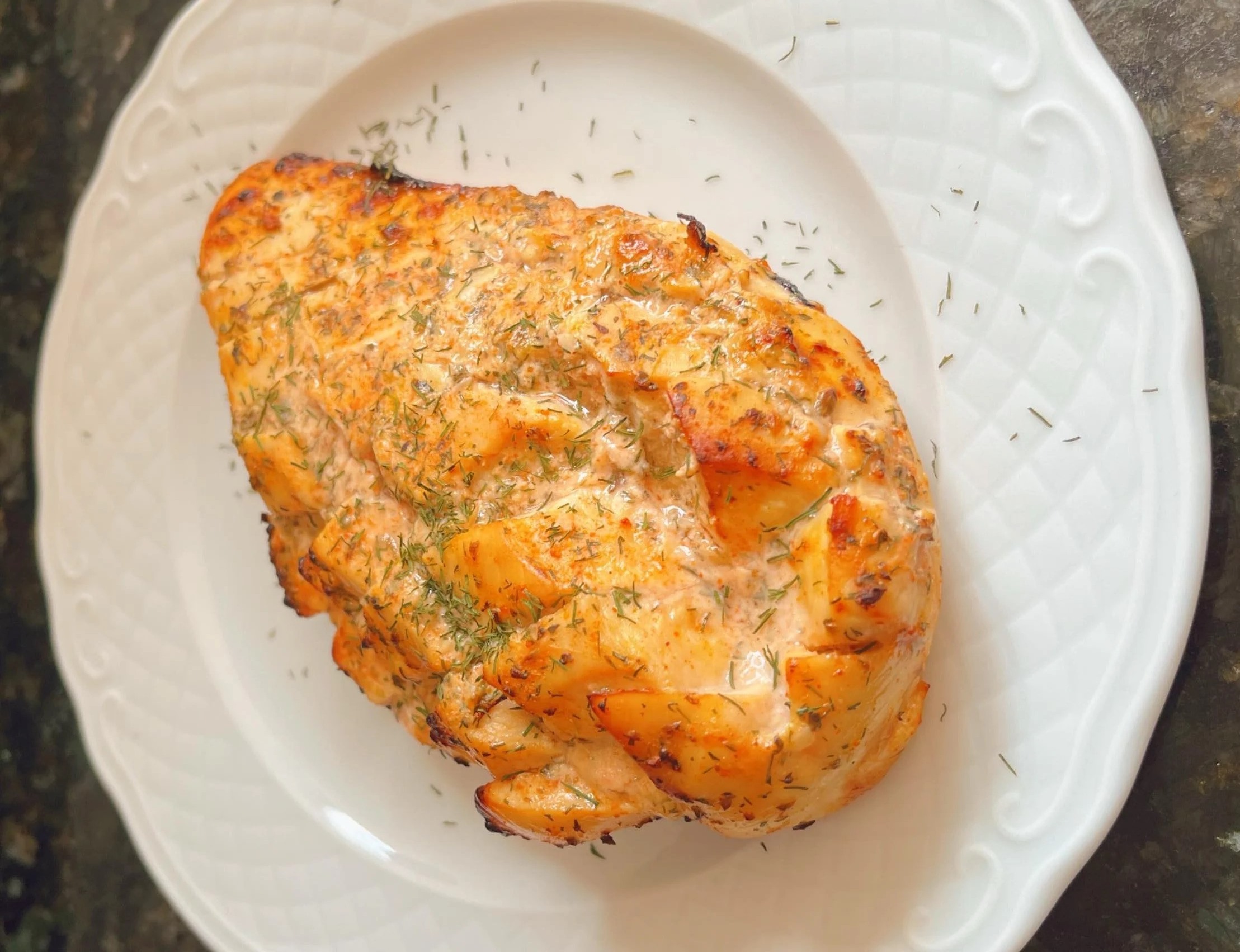 Almoço rápido e fácil? Confira a receita de frango com iogurte e ervas na airfryer
