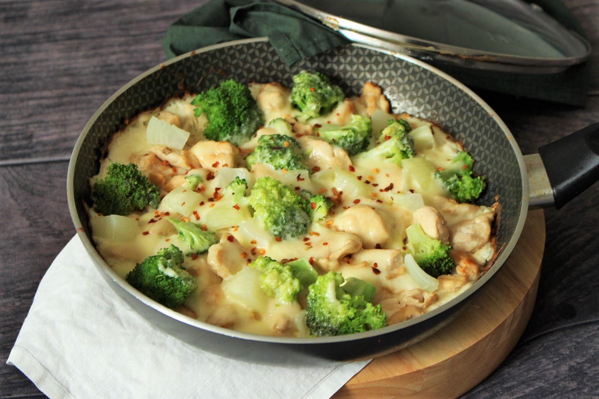 Uma combinação perfeita! confira a receita de Frango com brócolis e requeijão Uma combinação perfeita! confira a receita de Frango com brócolis e requeijão