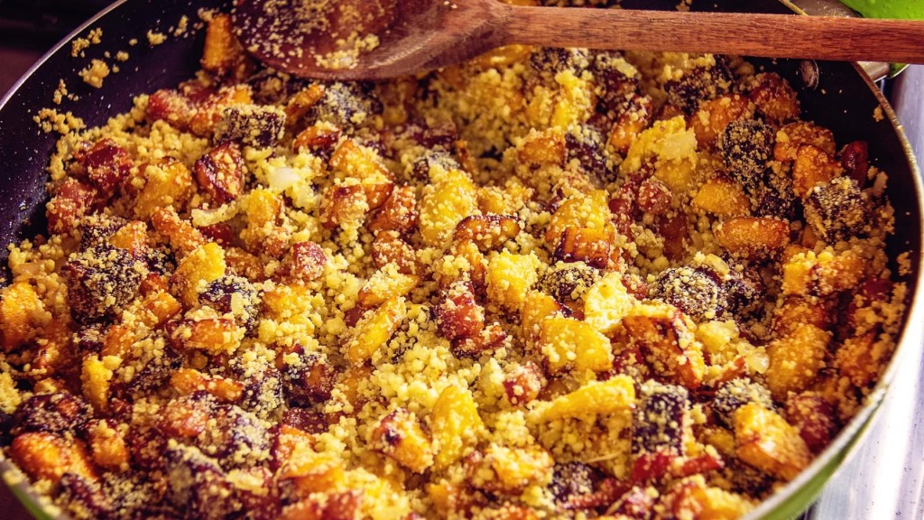 Um acompanhamento incrível: uma receita de Farofa de Bacon