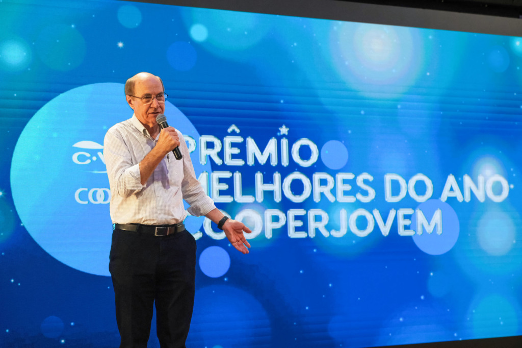 C.Vale premia projetos vencedores do programa Cooperjovem