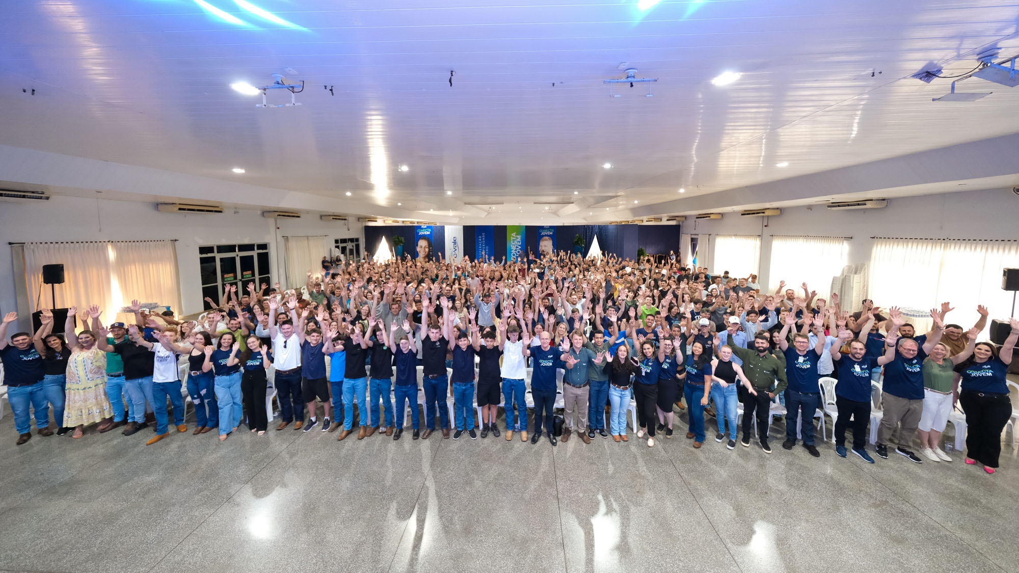 Evento da C.Vale reúne 500 jovens em Palotina (PR) Evento da C.Vale reúne 500 jovens em Palotina (PR)