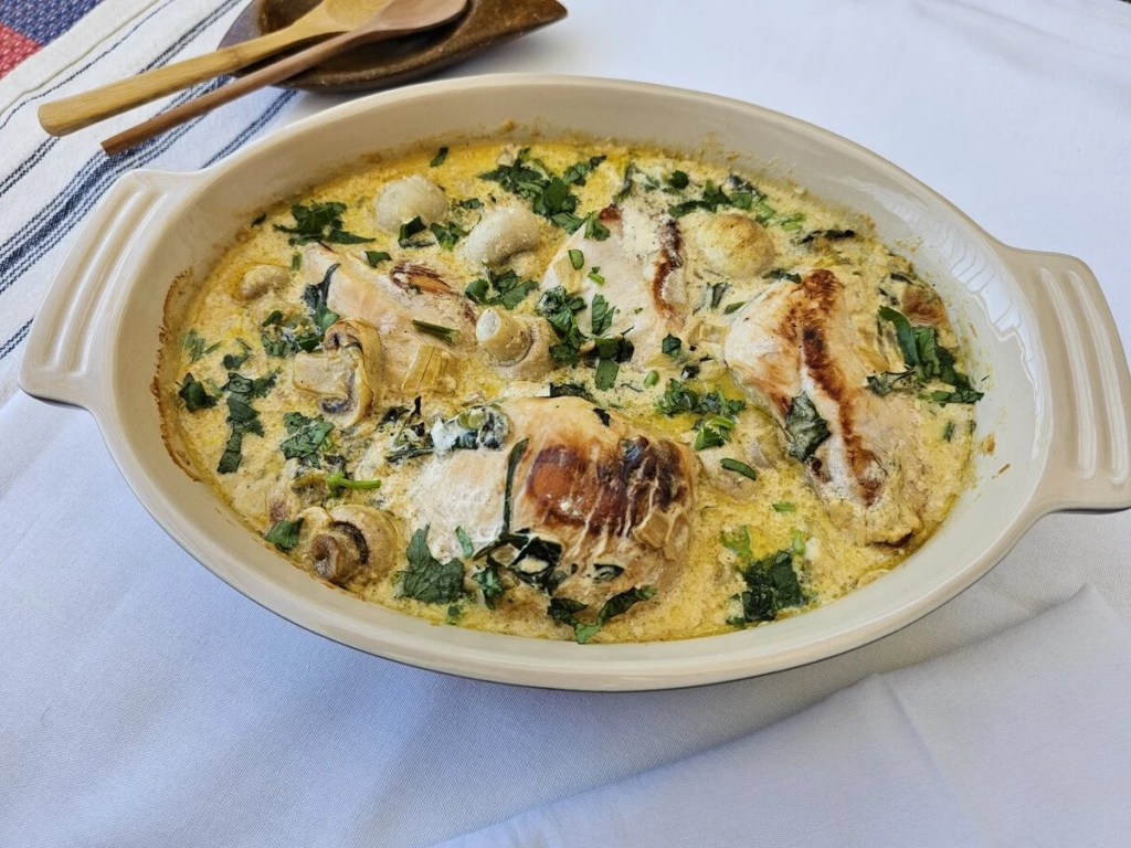 Explosão de sabores: confira a receita de peito de frango ao molho de cogumelos