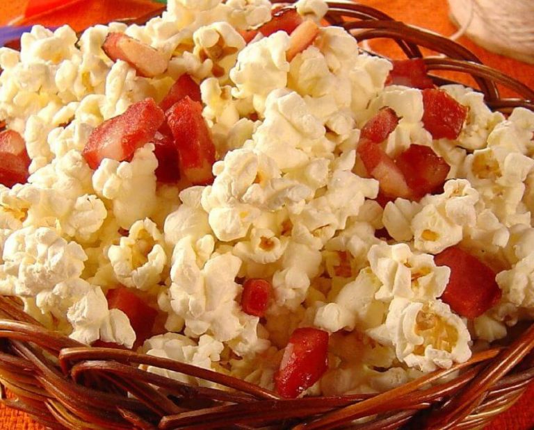 Pipoca é muito bom, não é mesmo? Então confira essa receita fácil de pipoca com bacon