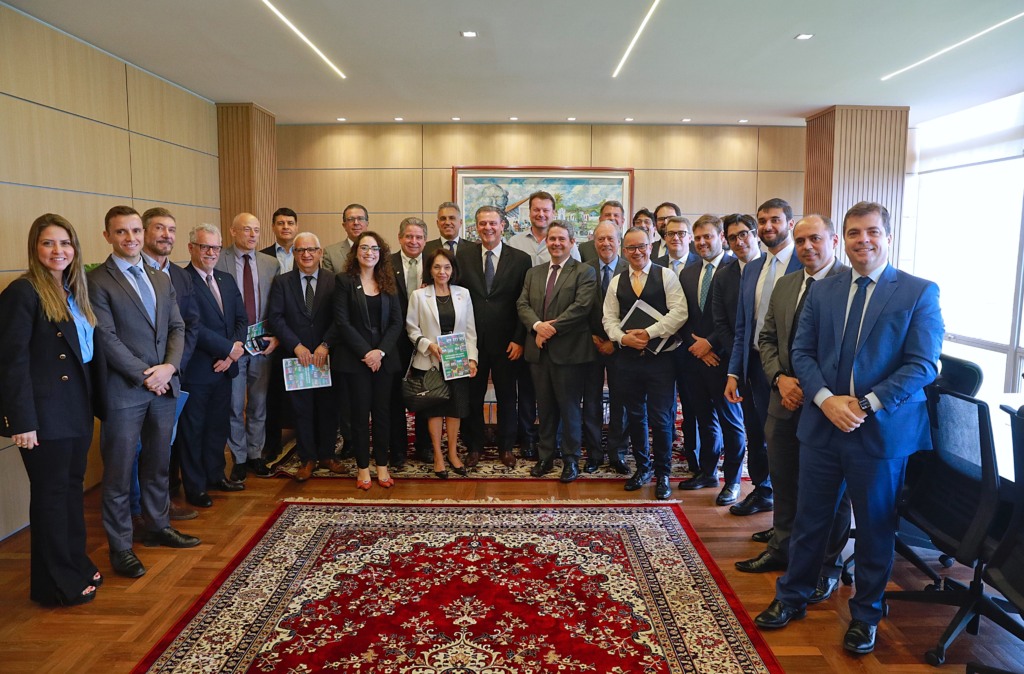 Em reunião com o setor privado, ministro Carlos Fávaro destaca resultados do agro durante o segundo ano do governo Lula