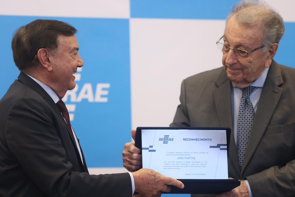 Presidente da CNA é homenageado pelo Sebrae na Bahia e entidades debatem parcerias
