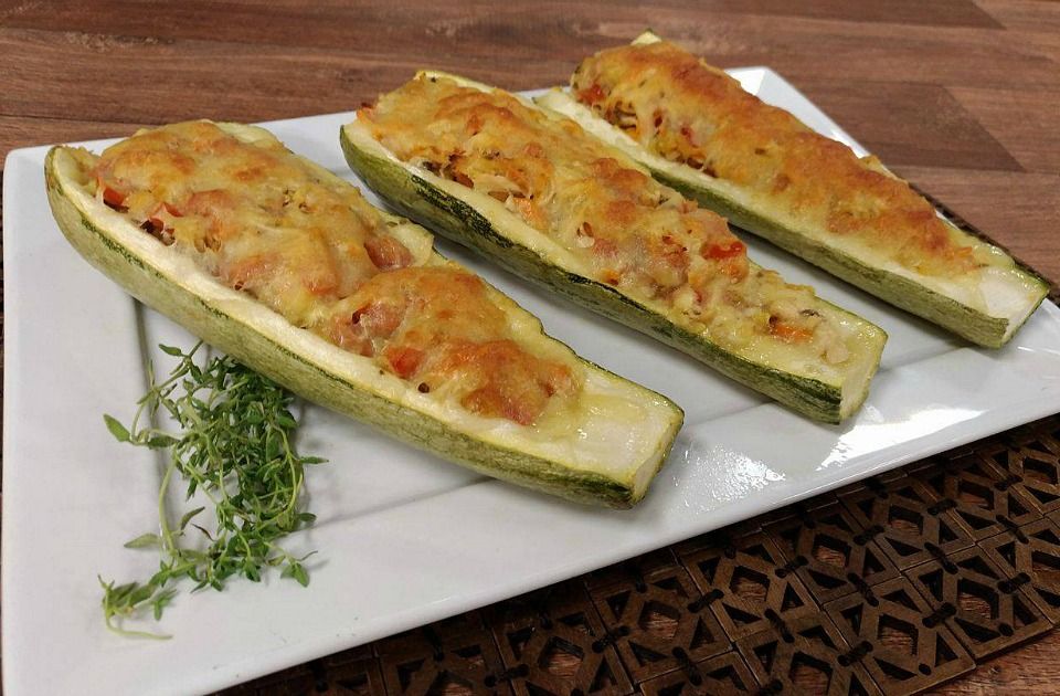 Confira essa deliciosa receita de abobrinha recheada com frango