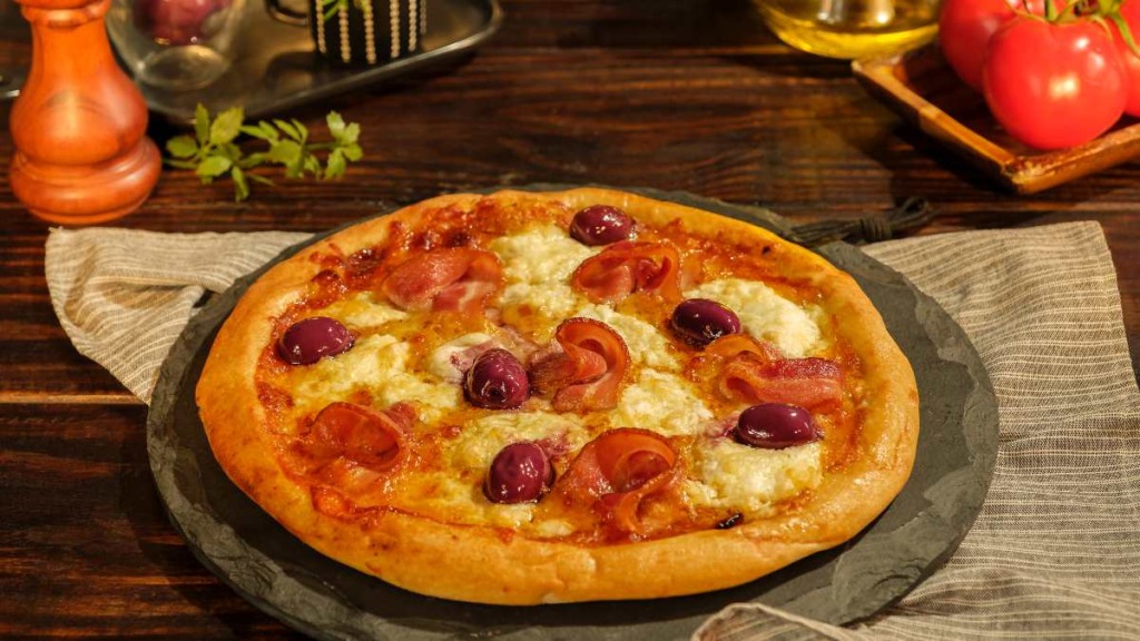 Pizza de Bacon caseira pode ser uma ótima pedida para esse final de semana!