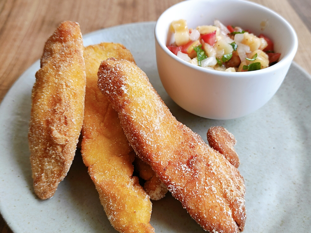 Confira esse segredo para empanar a sua carne: receita de iscas de frango crocantes