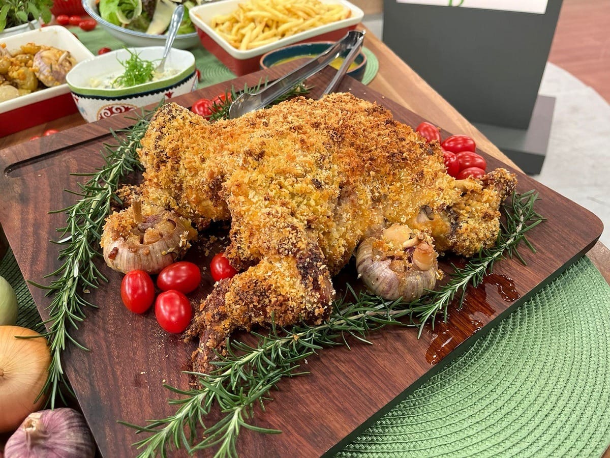 Inusitado e gostoso: confira a receita de frango espalmado crocante