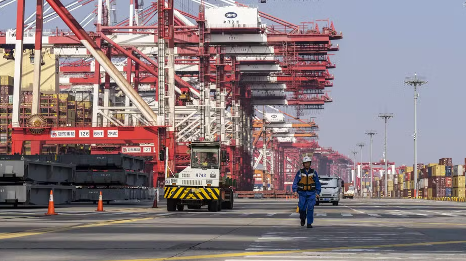 Guerra comercial acelera: tarifa de 145% dos EUA sobre a China amplia temores globais Guerra comercial acelera: tarifa de 145% dos EUA sobre a China amplia temores globais