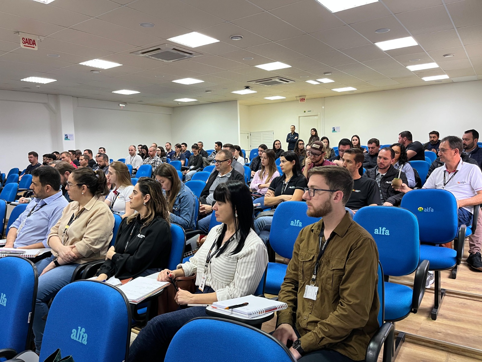 Aurora Coop promove treinamento sobre Influenza Aviária