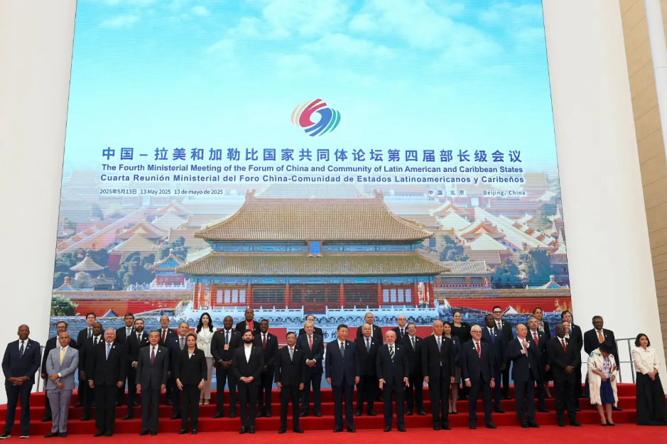 China promete aumentar importações e US$ 9 bi em novos créditos à América Latina