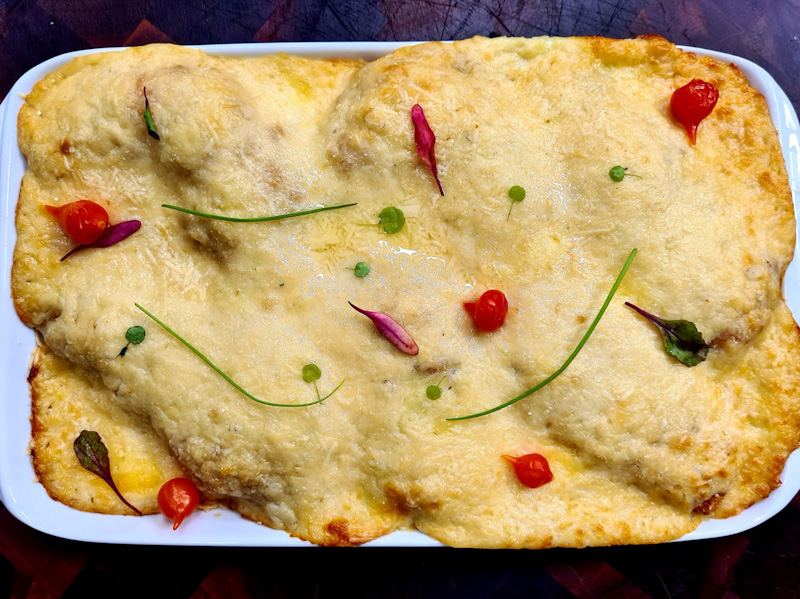 Confira essa receita de filé de frango à parmegiana com molho branco