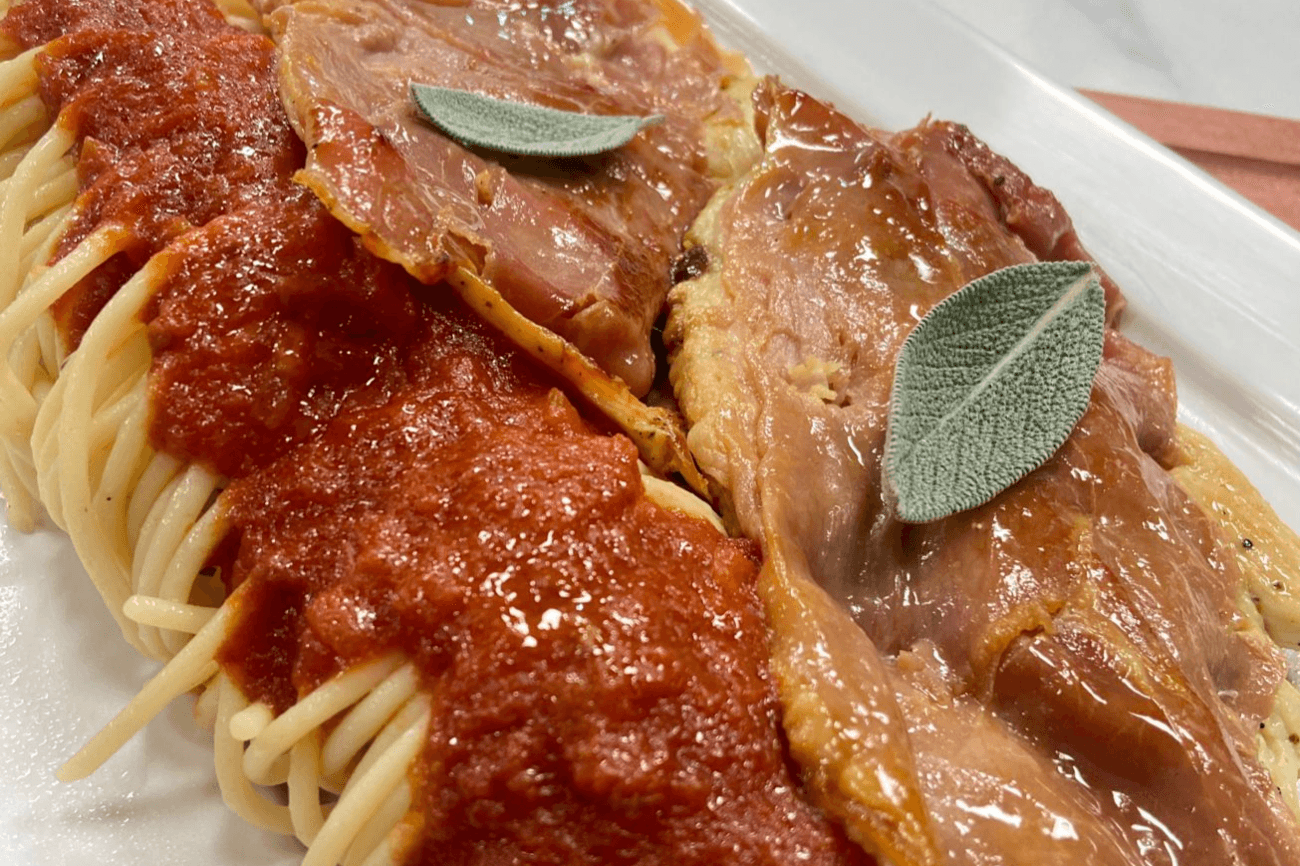 Receita de hoje: Saltimbocca de frango com espaguete ao sugo Receita de hoje: Saltimbocca de frango com espaguete ao sugo