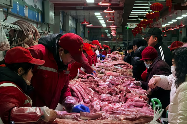 China adia decisão sobre importação de carne suína da União Europeia 