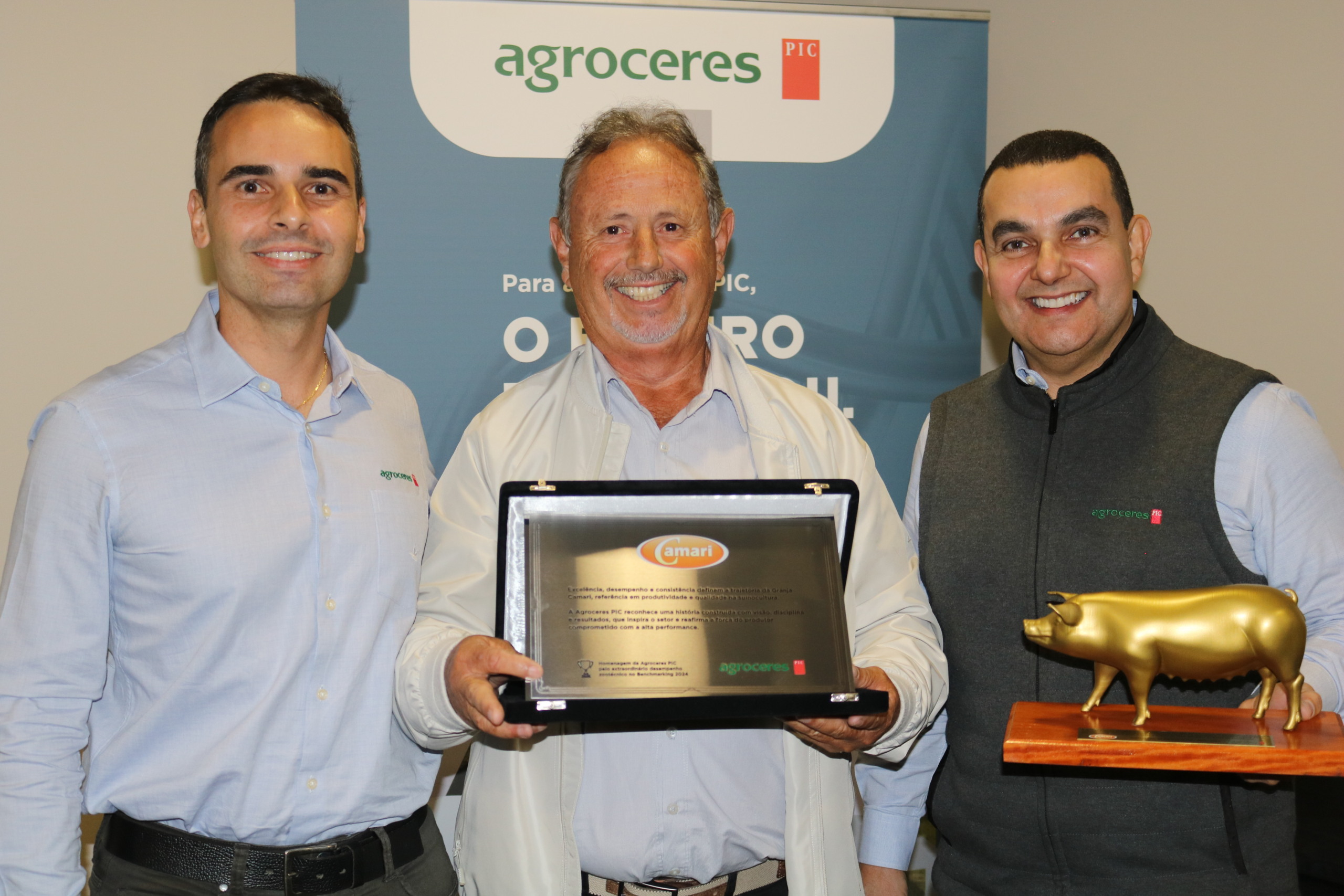 Granja Camari é homenageada pela Agroceres PIC por excelência em reprodução suína Granja Camari é homenageada pela Agroceres PIC por excelência em reprodução suína