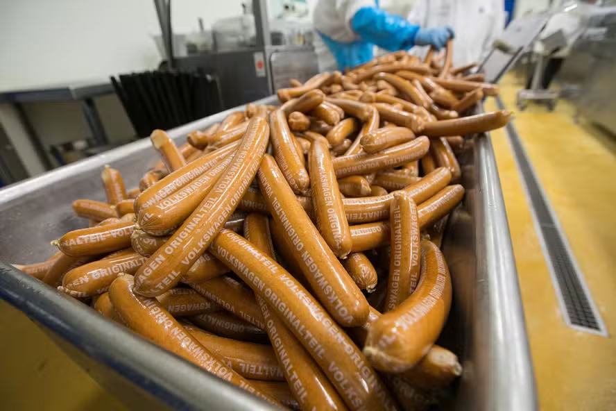 Produção de salsichas da Volkswagen atinge recorde em meio a desafios globais