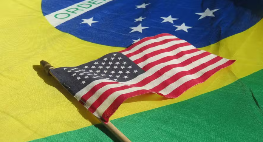 Cenário para Brasil ainda é favorável em relação a tarifaço de Trump