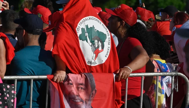 Manifestantes do MST ocupam sede do Incra no Centro de São Paulo