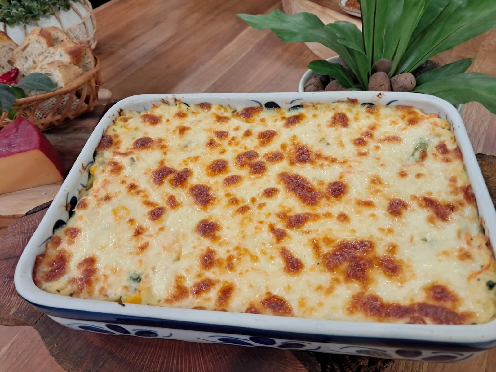Salpicão é delicioso! Confira essa receita de salpicão de forno gratinado Salpicão é delicioso! Confira essa receita de salpicão de forno gratinado